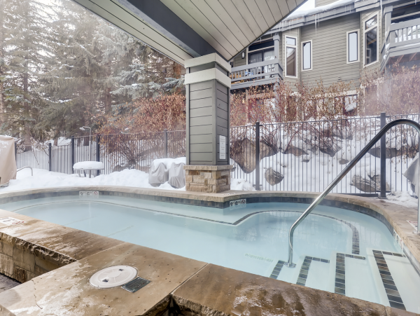 Beaver Creek Luxury Vacation Accommodation 200 Yard to Lift